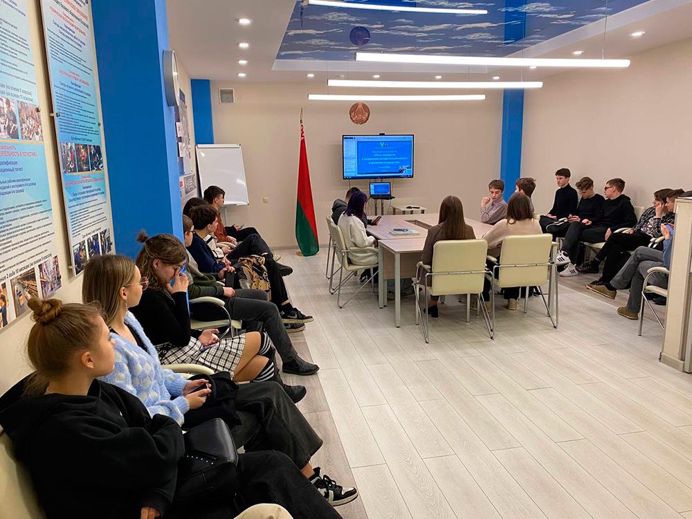 15 марта 2023 года в День Конституции Республики Беларусь обучающиеся филиала КСТМиА УО РИПО стали участниками международного круглого стола «Роль молодежи в сохранении исторической памяти и развитии государства»