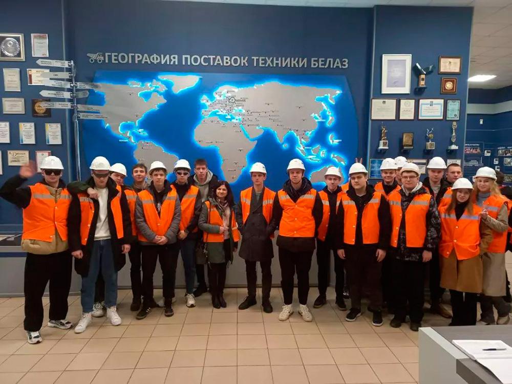 21 марта, в рамках профориентации и гражанско-патриотического воспитания, учащиеся групп 152, 051 и 153 посетили Белорусский автомобильный завод в г. Жодино