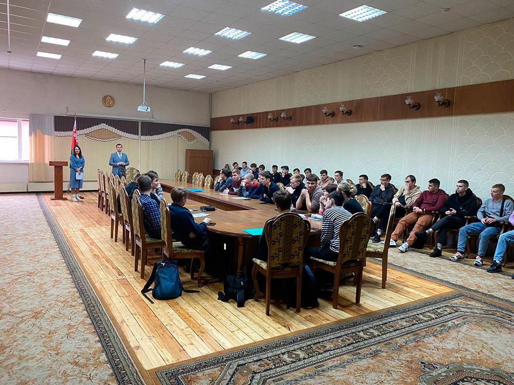 23 марта в филиале КСТМиА УО РИПО состоялась встреча обучающихся по специальности "Автосервис" и представителей ООО "Фелокс Сервис", импортер SKODA в Республике Беларусь