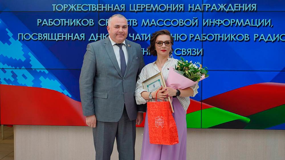 Накануне профессиональных праздников - Дня печати (5 мая) и Дня работников радио, телевидения и связи (7 мая) - в городской Ратуше чествовали представителей средств массовой информации