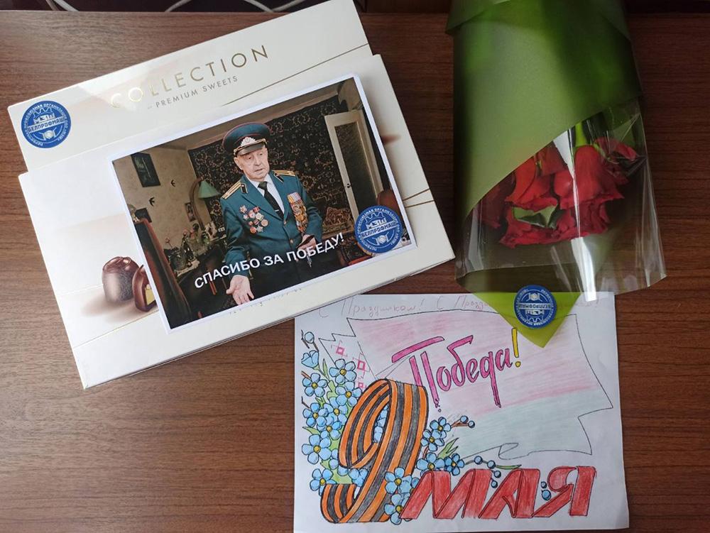 В канун Дня Победы представители администрации, ППО ОАО "МЗШ", ПО ОО БСЖ ОАО "МЗШ", ПО ОО "Белая Русь" ОАО "МЗШ" и ПО ОО "БРСМ" ОАО "МЗШ" посещают на дому ветеранов Великой Отечественной войны - бывших работников Общества