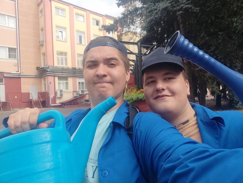 У молодёжи Минского колледжа предпринимательства, актива ОО "БРСМ", продолжается трудовое лето 2023