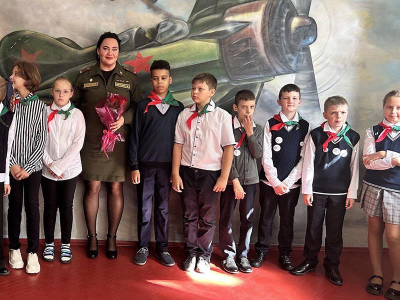 Торжественное мероприятие «Посвещение в пионеры», приуроченное ко Дню Народного Единства прошло в центре патриотического воспитания Партизанского района «Шаг в историю»!