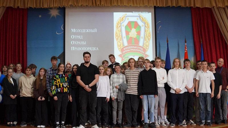 20 сентября в Минском колледже предпринимательства для ряда учащихся групп 1 курса прошла презентация деятельности Молодежного отряда охраны правопорядка ОО "БРСМ".