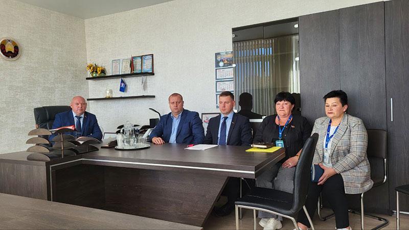 25 сентября проведена встреча с работниками Молодечненского производственного участка ОАО "Минский молочный завод 1" - управляющая компания холдинга "Первый молочный "