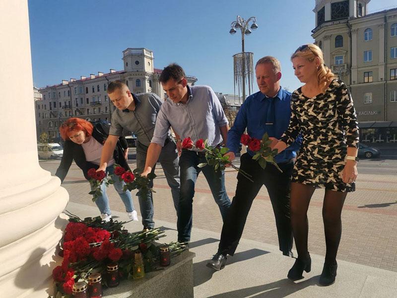 Учащиеся учреждений образования, идеологический актив, партийцы и общественники «Белой Руси» Партизанского района почтили память  офицера спецподразделения «Альфа» с позывным «Нирвана» Дмитрия Федосюка.