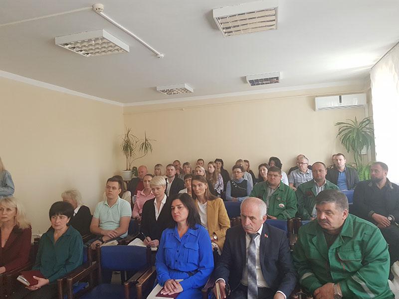 28.09.2023 состоялся правовой прием граждан на базе ОАО «Минский комбинат хлебопродуктов» и хлебозавода «Автомат» КУП «Минскхлебпром», в котором приняли участие главный правовой инспектор труда Минской городской профсоюзной организации Белорусского профсо