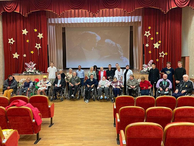 Учащиеся МГК технологий машиностроения, входящие в состав клуба по духовно-нравственному воспитанию «ШАНС» организовали волонтерскую акцию в ГУ «Дом-интернат для пенсионеров и инвалидов».