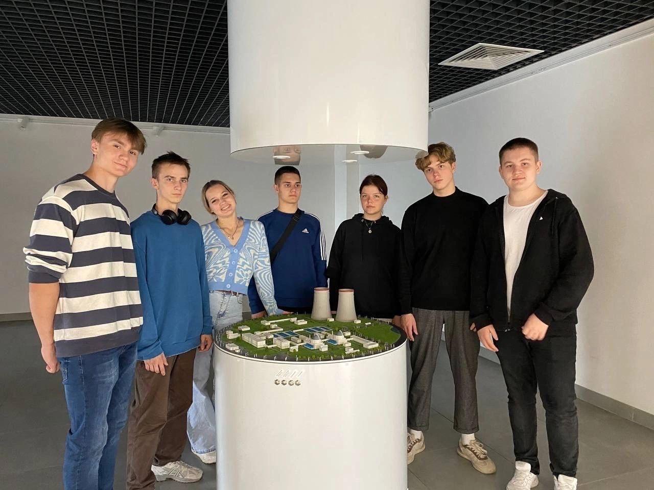 Если вы не знаете, как действовать в чрезвычайных ситуациях (при пожаре,  землетрясении,  аварии и даже в ситуации, когда вам предлагают наркотики) - вам сюда в Образовательный центр безопасности жизнедеятельности МЧС. 