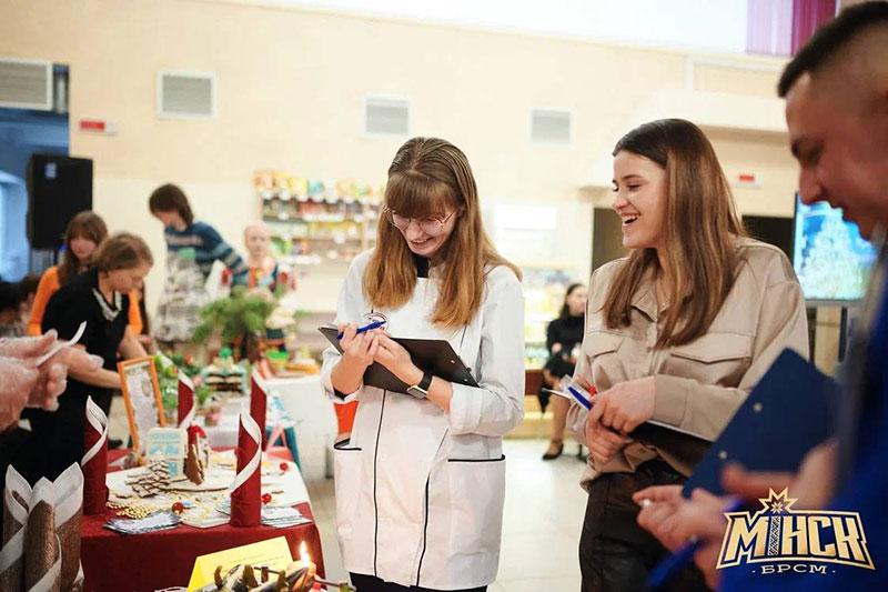 Новогодний кулинарный конкурс «Готовит молодёжь»