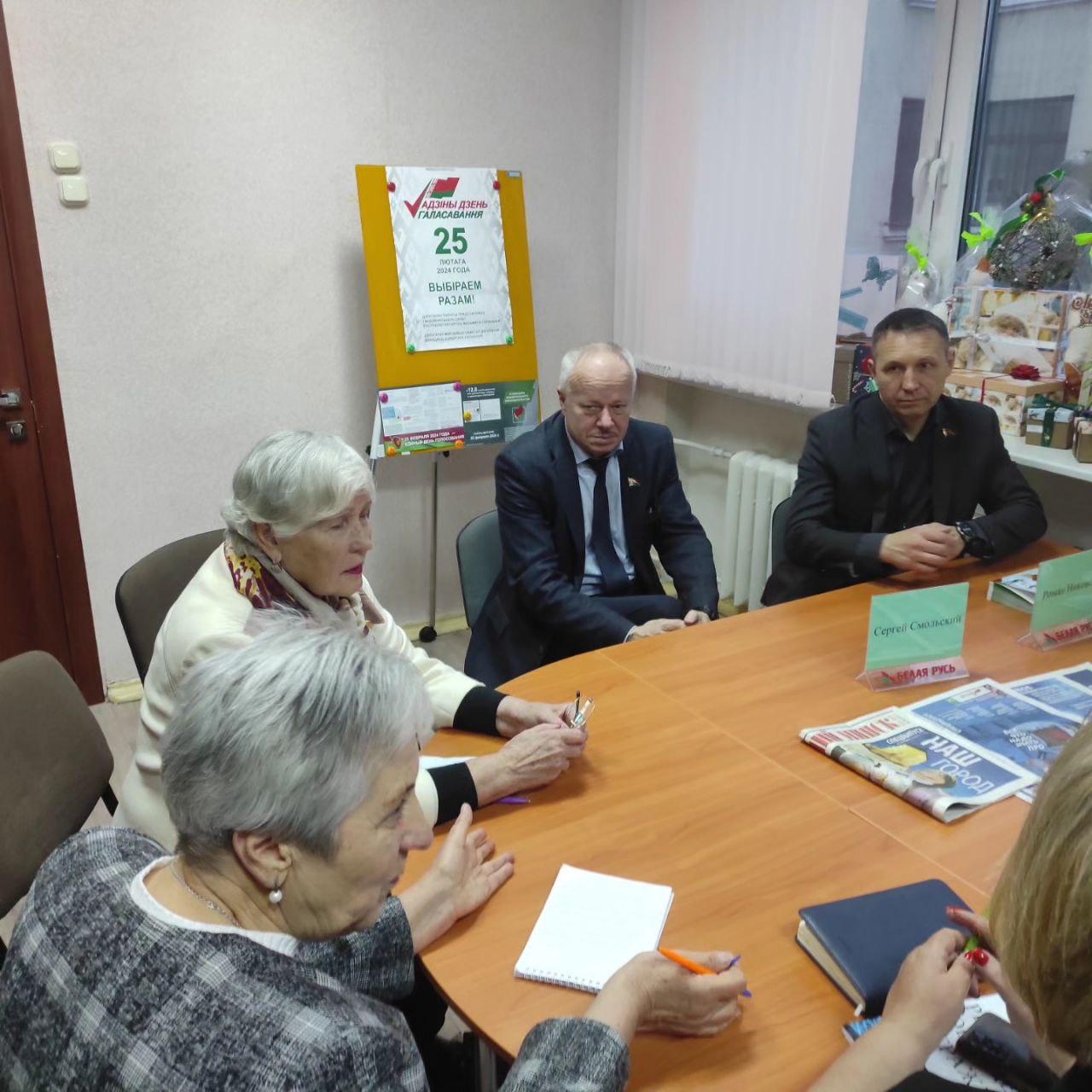 Депутатский дебат-клуб и приём граждан состоялись на базе общественной приёмной Партизанской «Белой Руси»