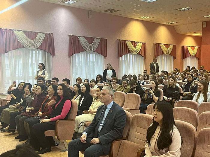 ГУО "Средняя школа №182 г.Минска имени Владимира Карвата" в рамках мероприятий IV Белорусско-китайского образовательного форума "Один пояс - один путь" посетила китайская делегация