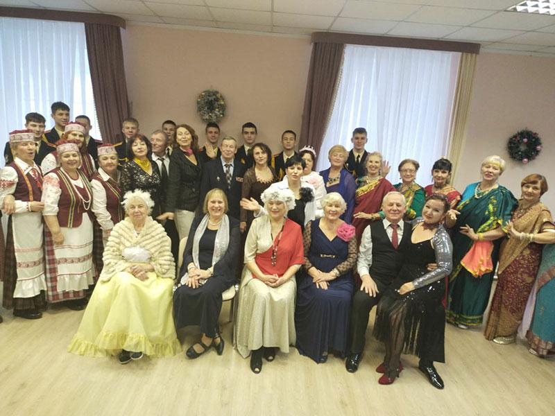 Официально красочным праздничным концертом с элементами бала для людей элегантного возраста открыли благотворительную акцию «От всей души» в Партизанском районе