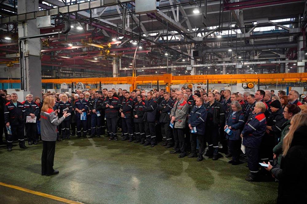 Ольга Чемоданова на Минском тракторном заводе