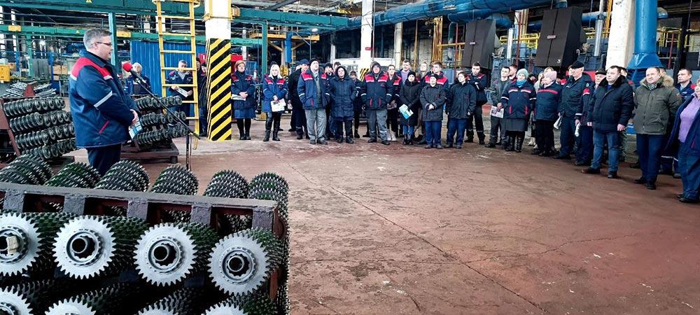 Встреча генерального директора агентства «Минск – новости» Андрея Кривошеева с сотрудниками термического цеха ОАО «Минский завод шестерен»