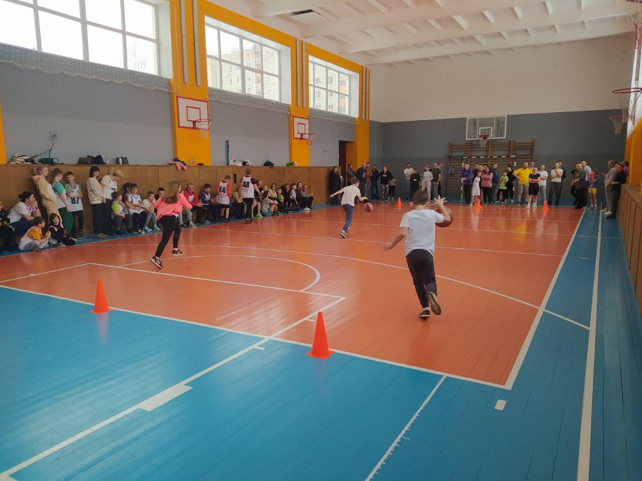 В ЦЕНТРЕ ВНИМАНИЯ: РАЙОННЫЙ СЕМЕЙНЫЙ ПРАЗДНИК "FamilyБатл"