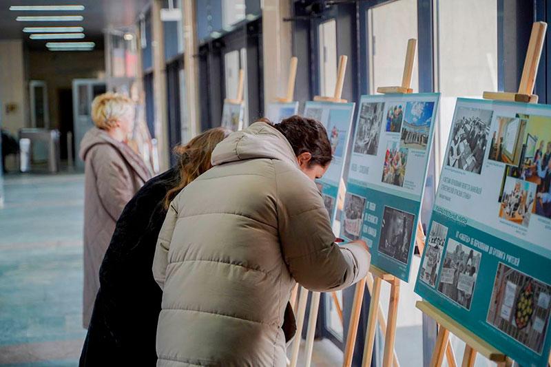 Фотовыставка «Параллельные миры» - на центральной проходной Минского тракторного завода