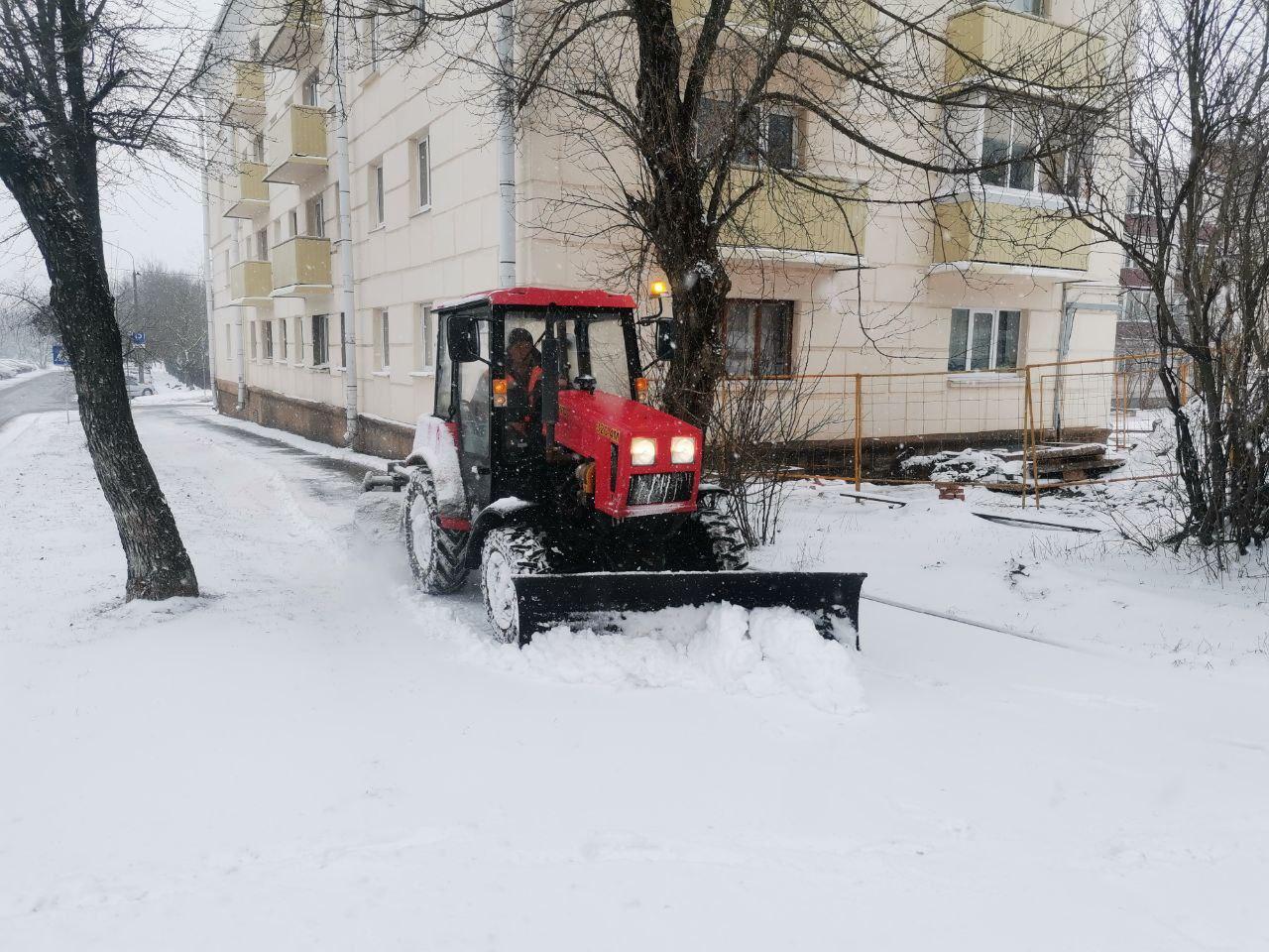 Снежная пелена накрыла столицу. УП Ремавтодор Партизанского района г. Минска  работает в усиленном режиме