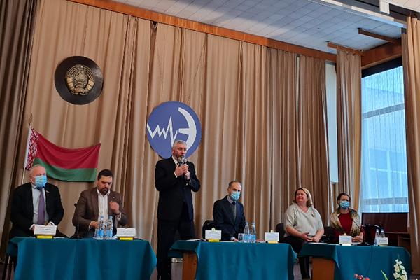 Обсуждение  изменений и дополнений в Конституцию Республики Беларусь на ОАО "МЭТЗ ИМ.В.И.КОЗЛОВА"